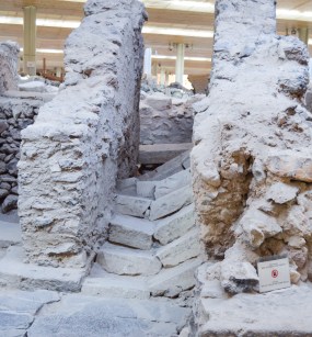 Effects of the earthquakes during the 1615 BC eruption.