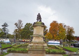 Statue of Shakespear in Stratford-upon-Avon