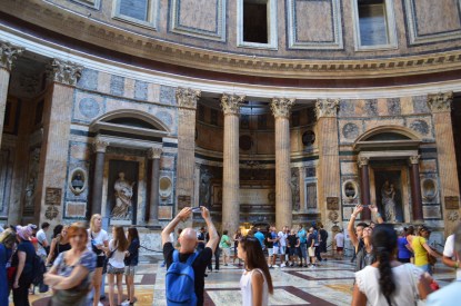 the-central-room-of-the-panthon