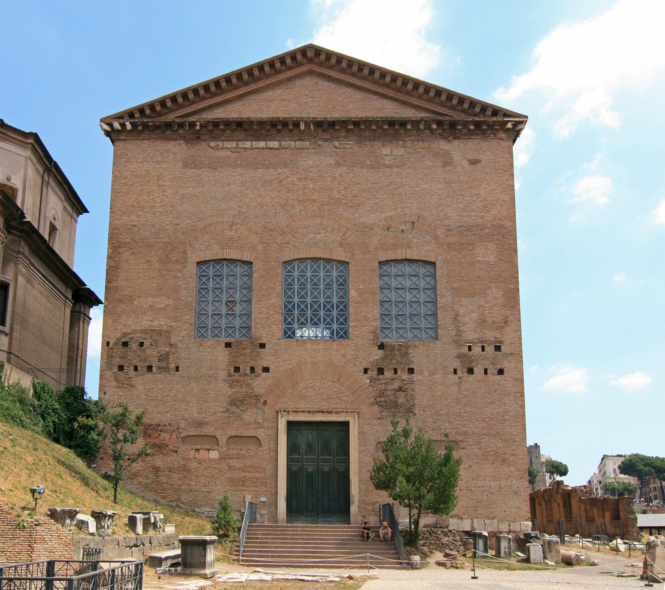 curia_iulia_front1